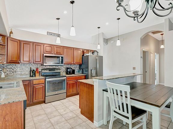 3rd image of 31319R Glendalough Way