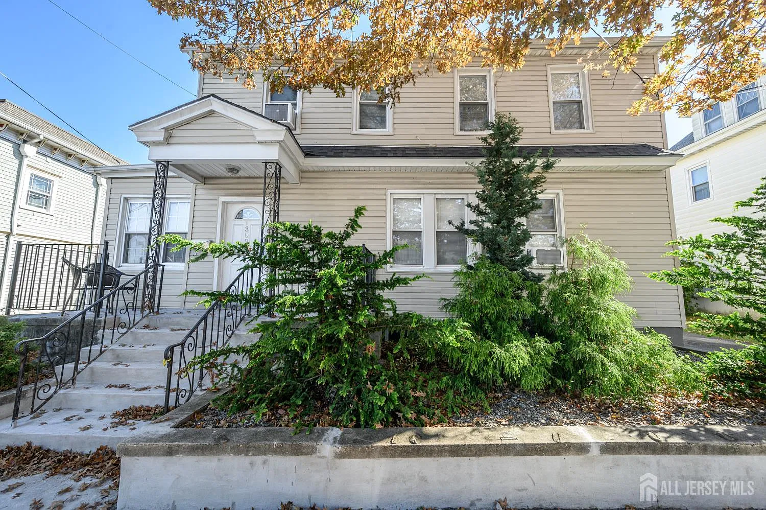2 bed, 1.0 bath, 1981 sqft, $2,800 — Photo 2