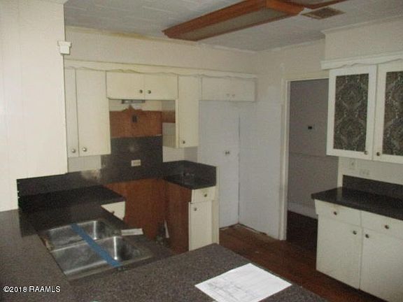 2nd image of 424 Missouri St