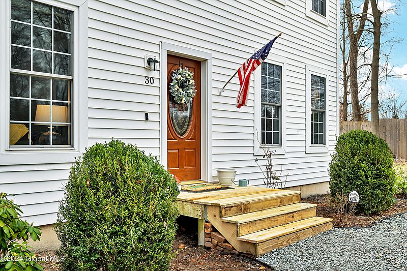 3rd image of 30 James Place