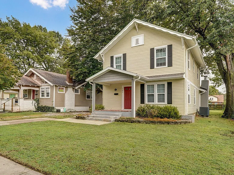 704 E Normal St — Photo 2