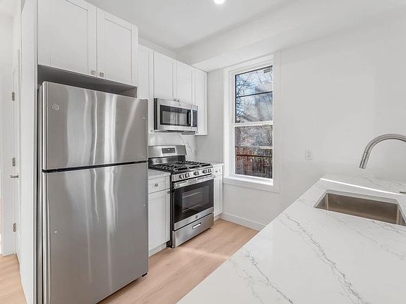 5th image of 306 Varick St #2