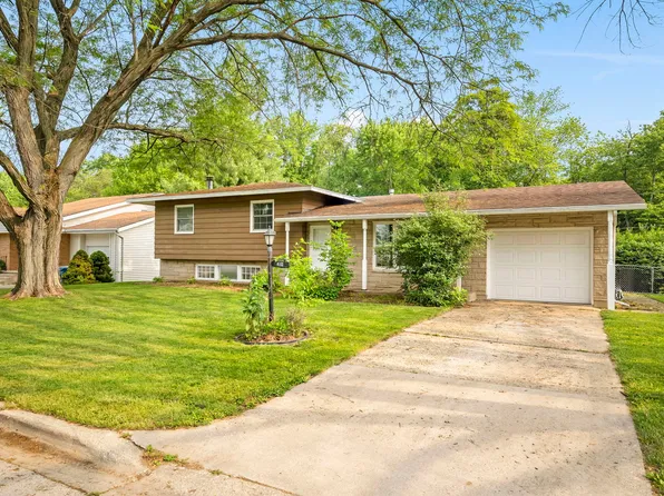 410 Maple Dr, Morris, IL 60450