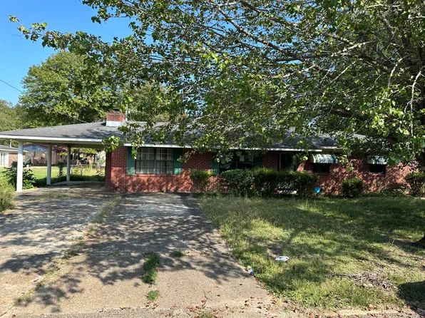 98 Cooperwood Ave, West Point, MS 39773