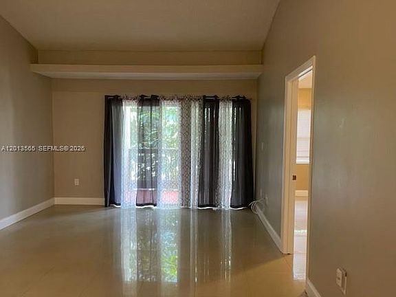 4th image of 526 SW 113th Way #526