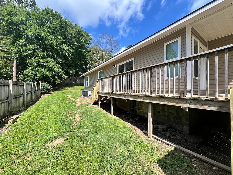 823 N Lola Ln — Photo 17
