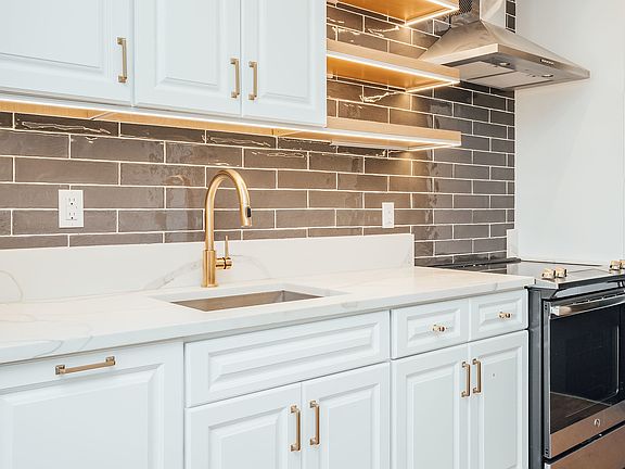 5th image of 115 Stanwix St APT 419
