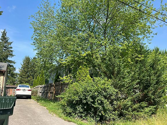 3rd image of 2433 Brown Rd