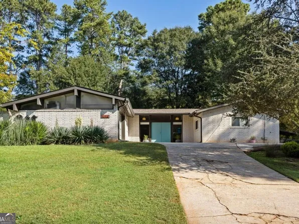3654 Creekview Cir, Stone Mountain, GA 30083
