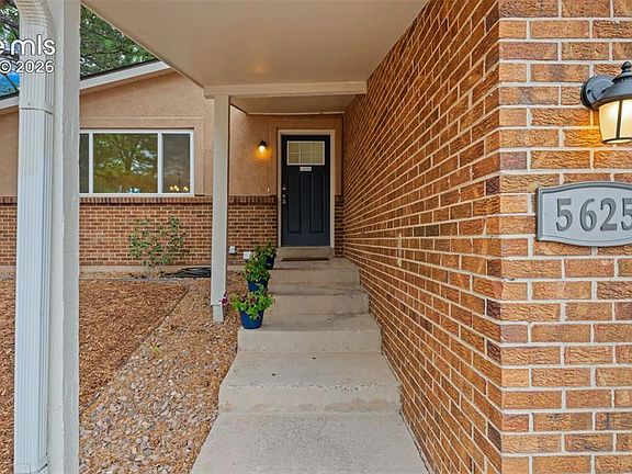 4th image of 5625 Escapardo Way