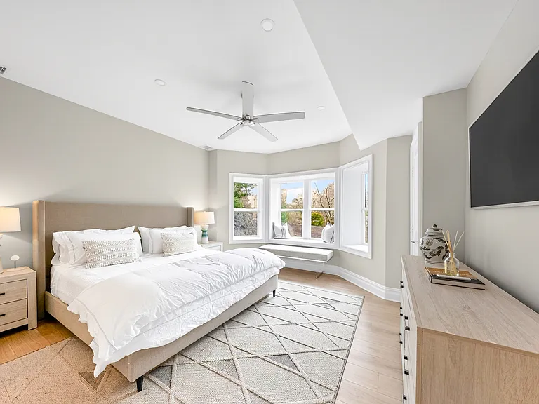 360 Canoe Place Rd — Photo 44