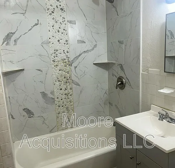 1437 S Rusk St — Photo 2
