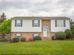 1450 Deacon St, Salem, VA 24153