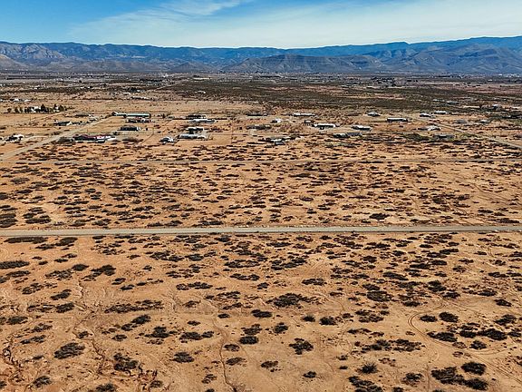 5th image of 1700 Moondale Rd