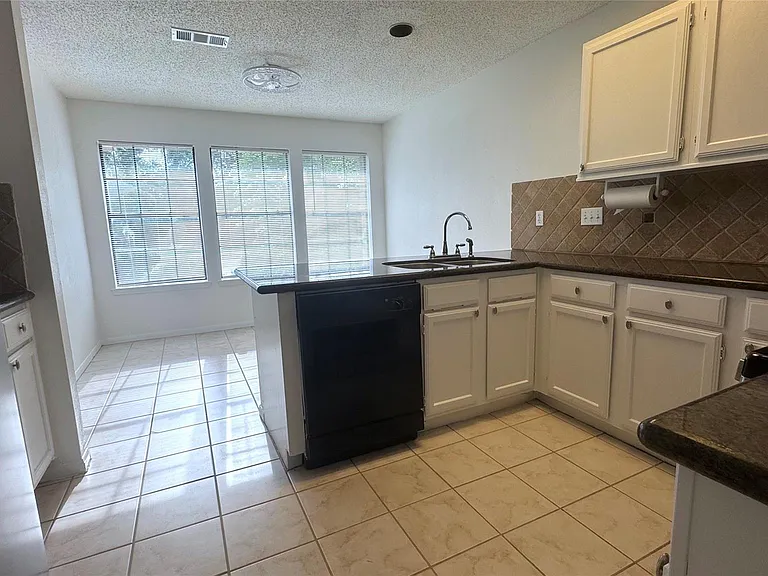 9826 Chiselhurst Dr — Photo 11