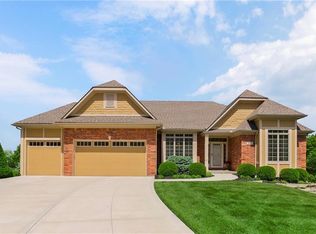 1930 Woodridge Dr, Leavenworth, KS 66048