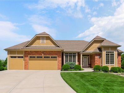 1930 Woodridge Dr, Leavenworth, KS, 66048