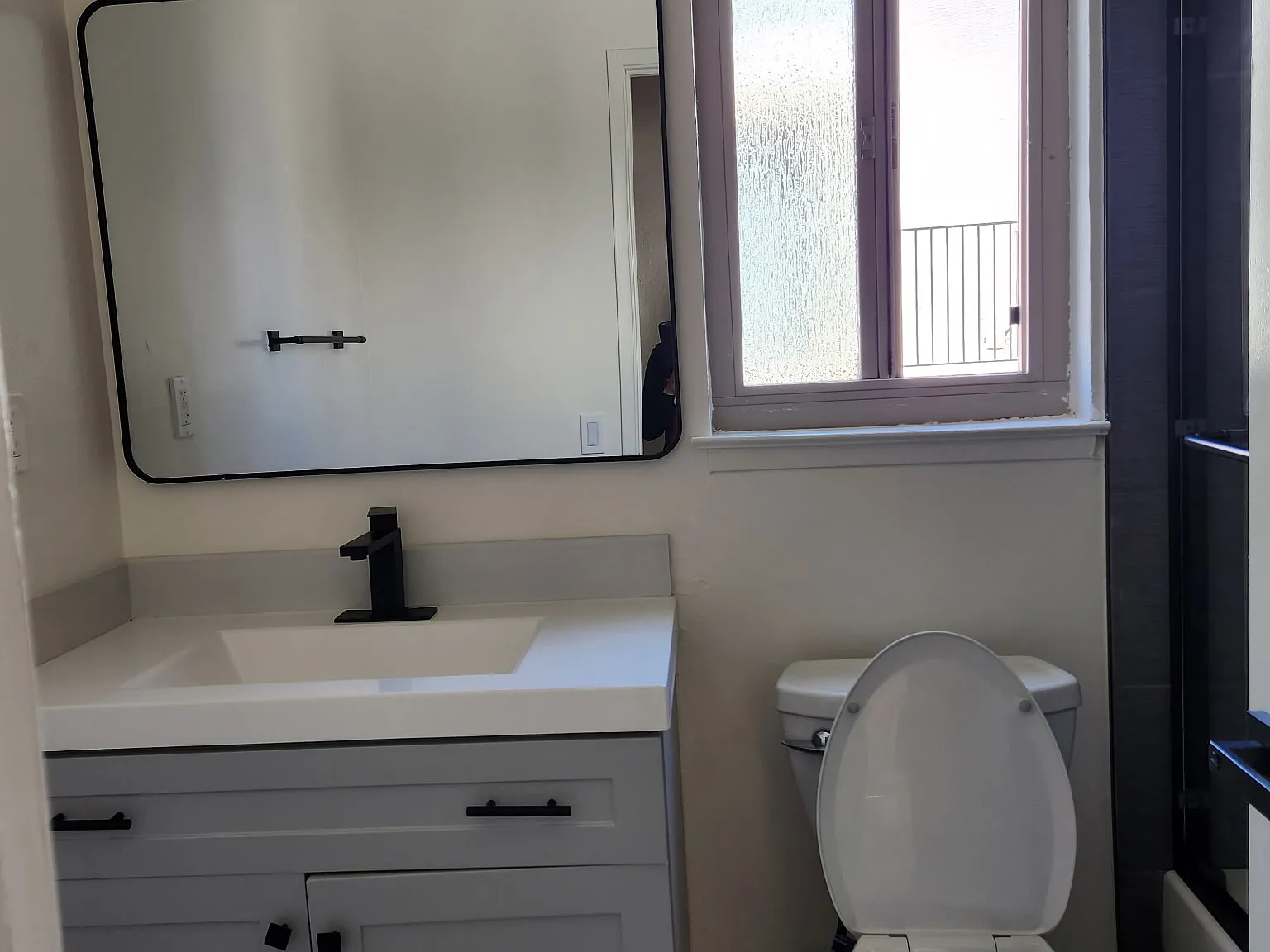 2 bed, 770 sqft, $3,300 — Photo 3