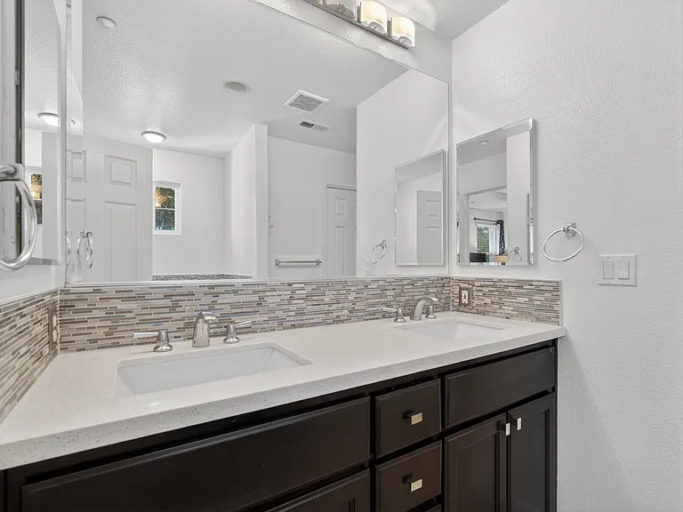 938 Visconti Pl — Photo 35
