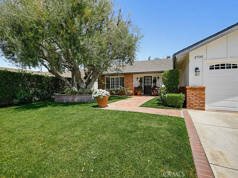 2705 E Jacaranda Ave — Photo 6
