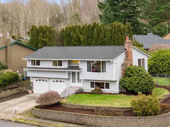 596 SE Greenway Dr, Gresham, OR 97080