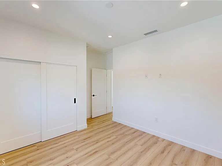 363 Flower St #B — Photo 14