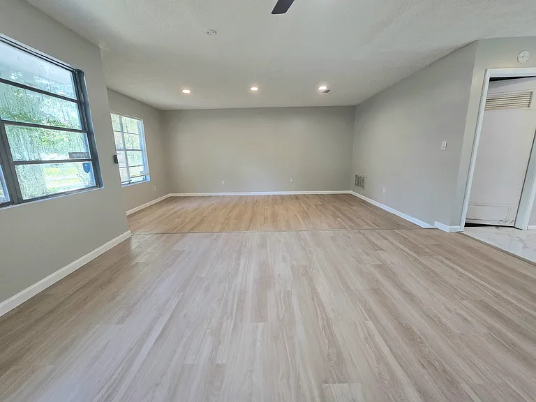1017 Fremont Ave — Photo 3