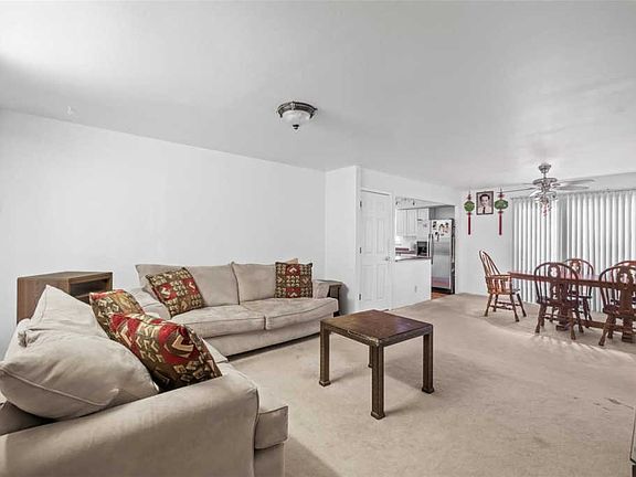 3rd image of 215 Carrington Ln