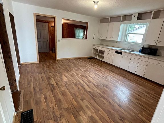 3rd image of 416 Elm Ave