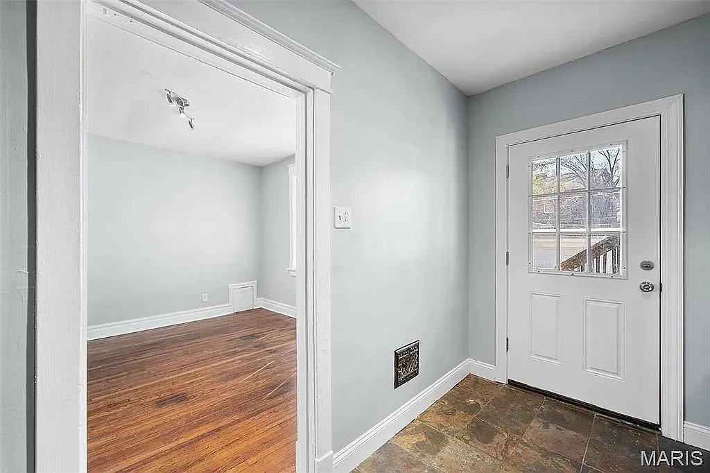 Building Photo - 4710 Delor St #2W