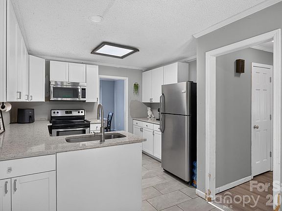 5th image of 102 Carabelle Cir