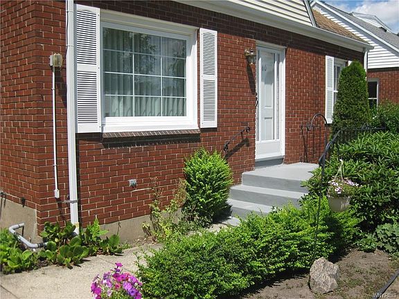 3rd image of 260 Wellington Ave