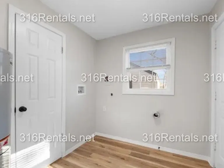 2116 S Mosley Ave — Photo 6