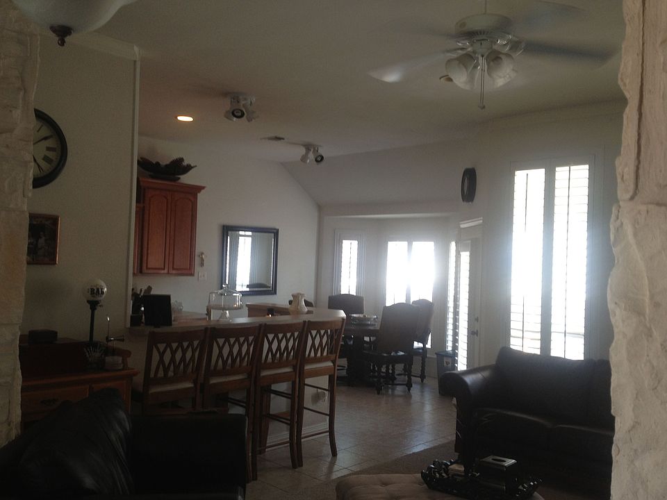 Open concept/Nice features