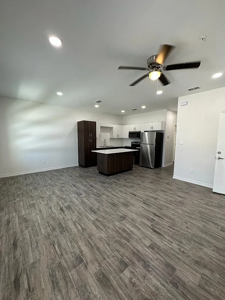 302 Sylvia Handy Drive — Photo 2