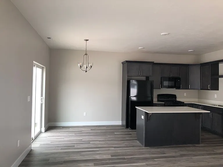 1548 W Pyrite Ln #D — Photo 8