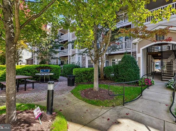 507 Sunset View Ter SE Unit 104, Leesburg, VA 20175