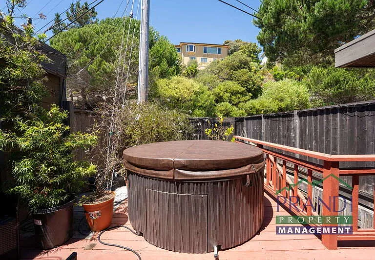 1478 Vistazo St W — Photo 25