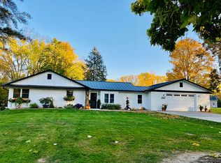 W180S8004 Pioneer Dr, Muskego, WI 53150