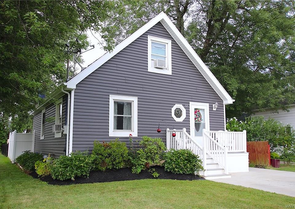 1st image of 32 Iroquois Ave