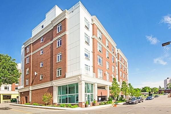 1st image of 18 Cliveden St Unit 405W