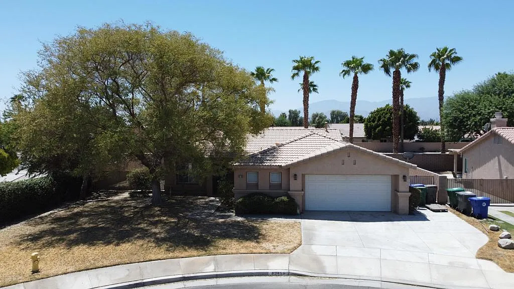 4 bed, 2.0 bath, 1577 sqft, $3,000 — Photo 2