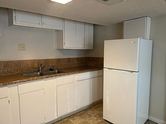 5th image of 604 East St #A