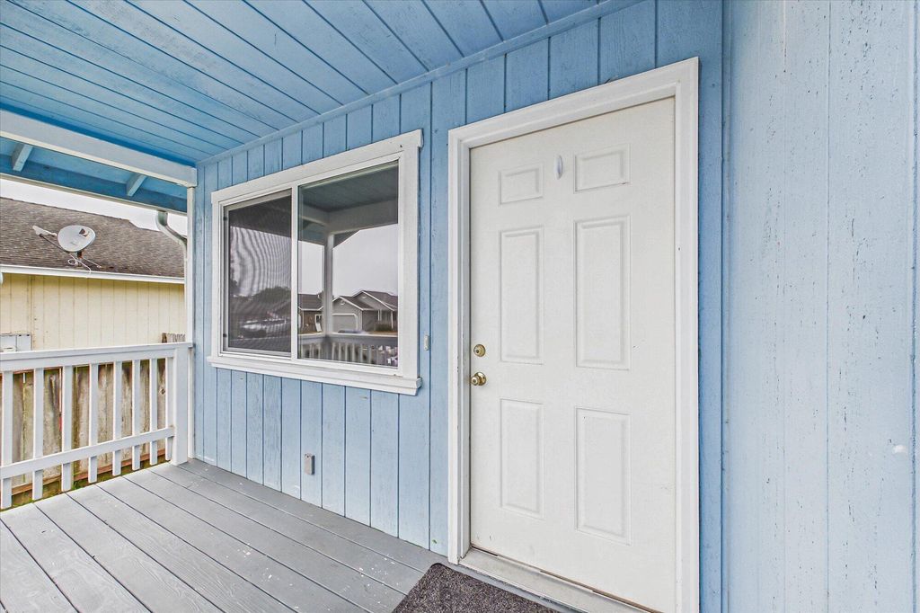 1055 Kirkwood Ct, McKinleyville, CA - View 4