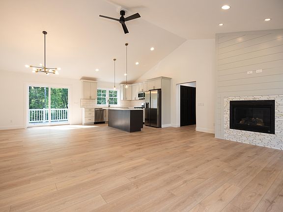 5th image of 874 Shamrock Ln