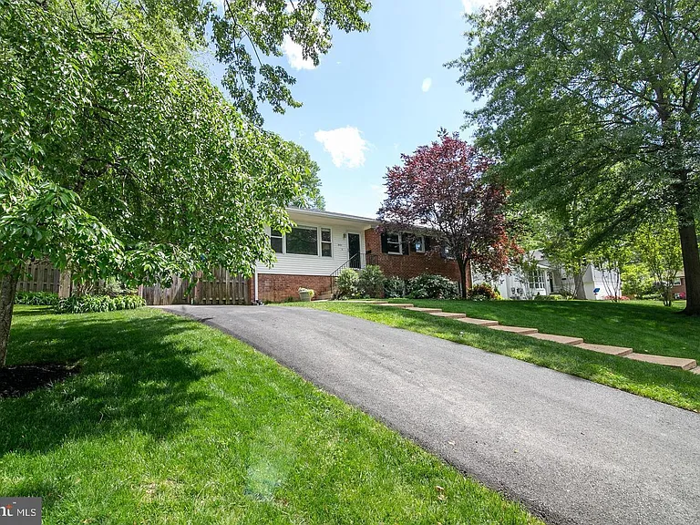 8411 Morey Ln — Photo 3
