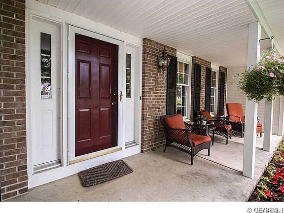 3rd image of 10 Peabody Cir