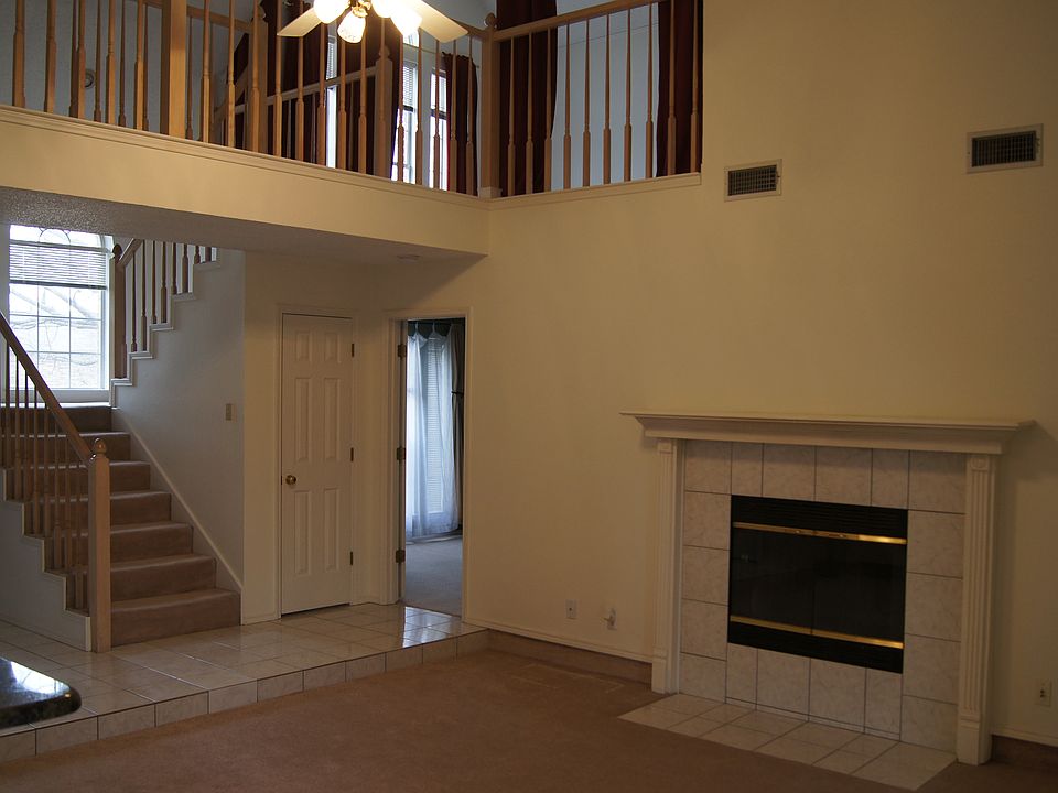 1st image of 912 Greenridge Dr
