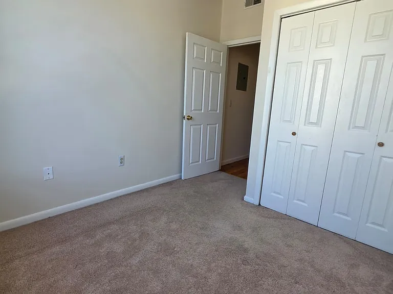 530 Monroe St #8 — Photo 7