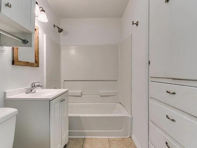 1501 NE Grand Blvd — Photo 9